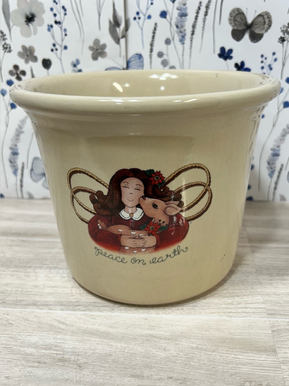 Vintage 2004 Home & Garden Party Peace on Earth Christmas Stoneware Crock USA